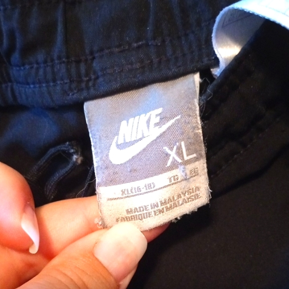 Nike Black and Green Jogger Capris with Drawstring Waist - Picture 2 of 5